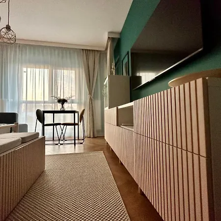 21 Apartment *